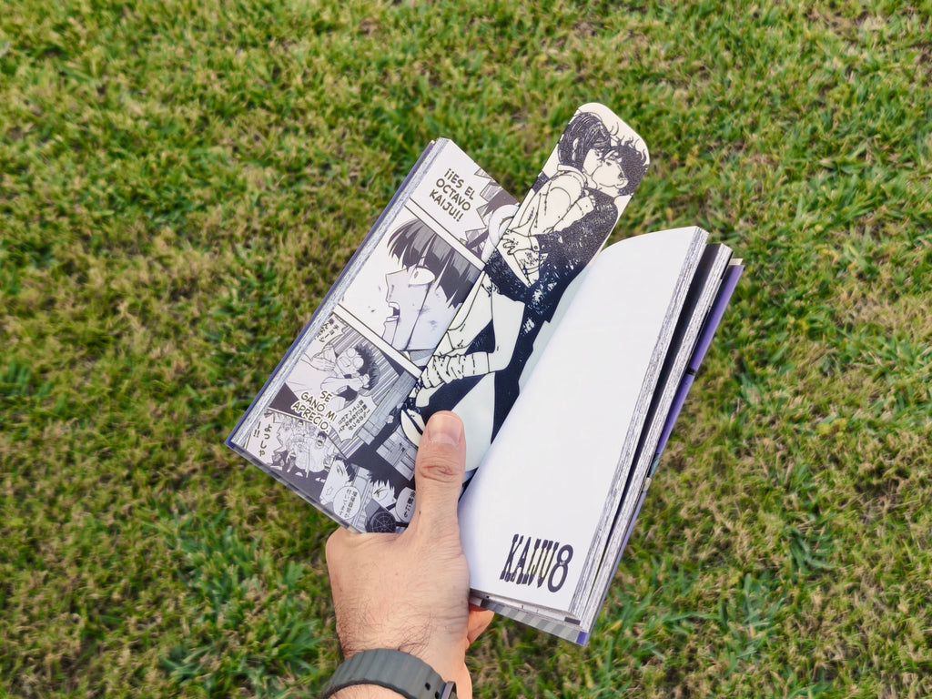 Marcapáginas del beso de Momo y Okarun