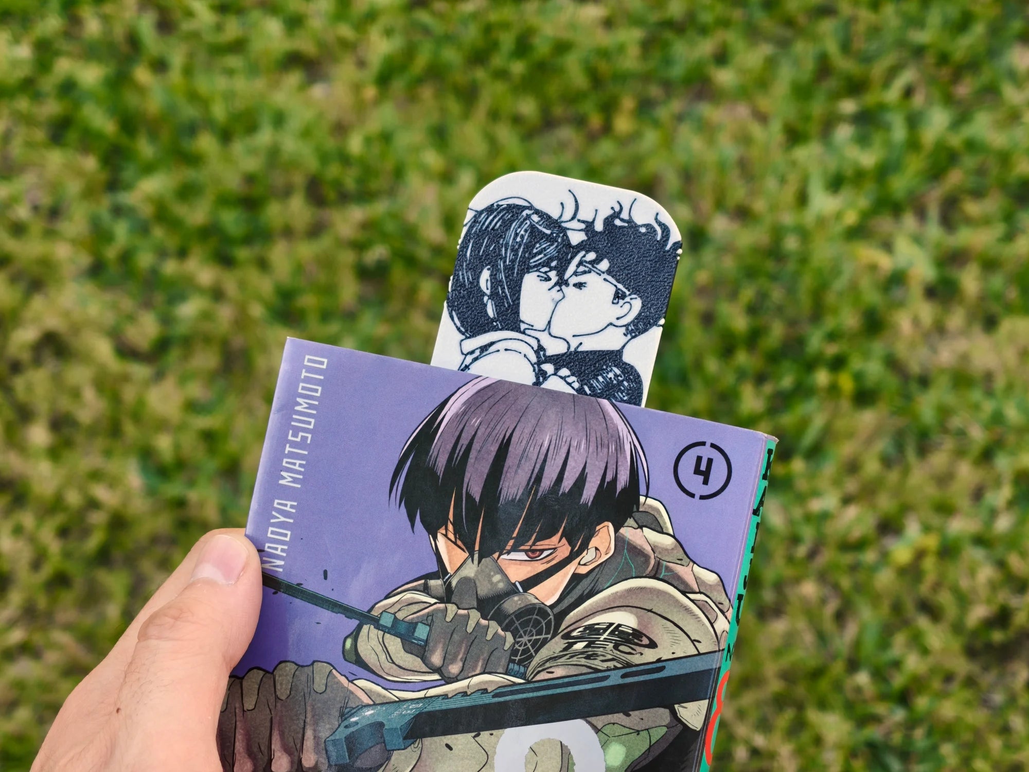 Marcapáginas del beso de Momo y Okarun