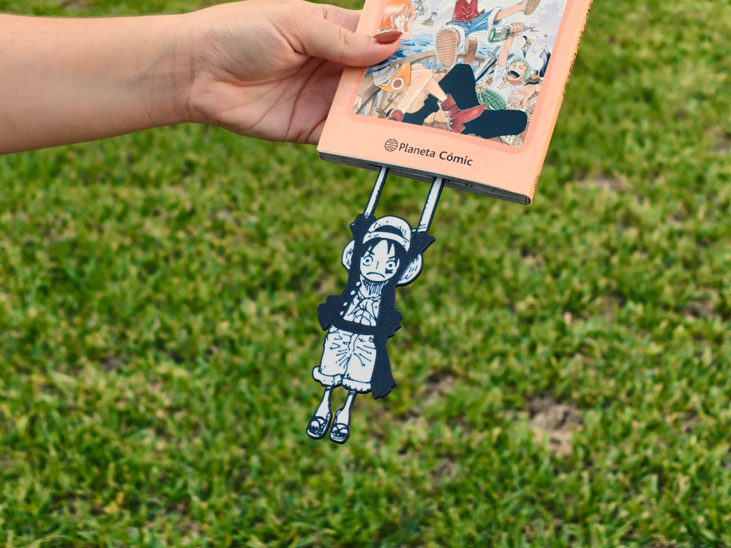 Marcapáginas de Luffy colgado
