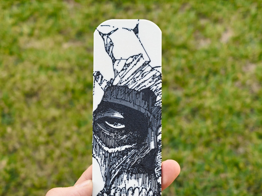 Marcapáginas del Titán en el Muro