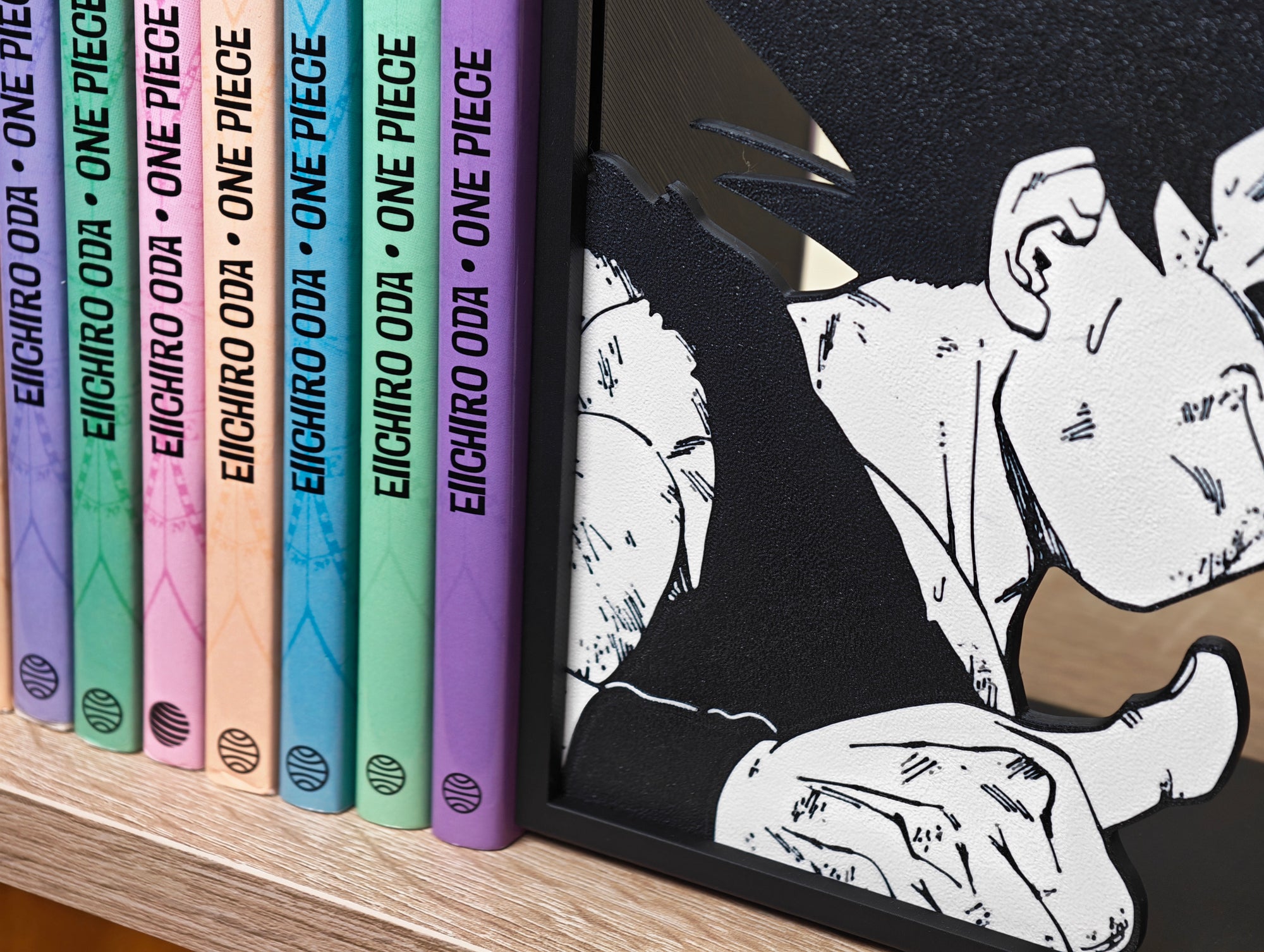 Sujetalibros de Son Goku haciendo OK