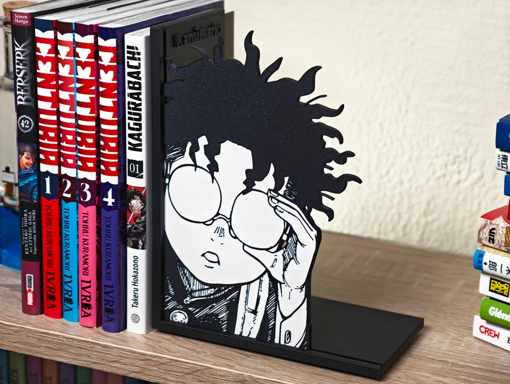 Sujetalibros de Okarun asomando