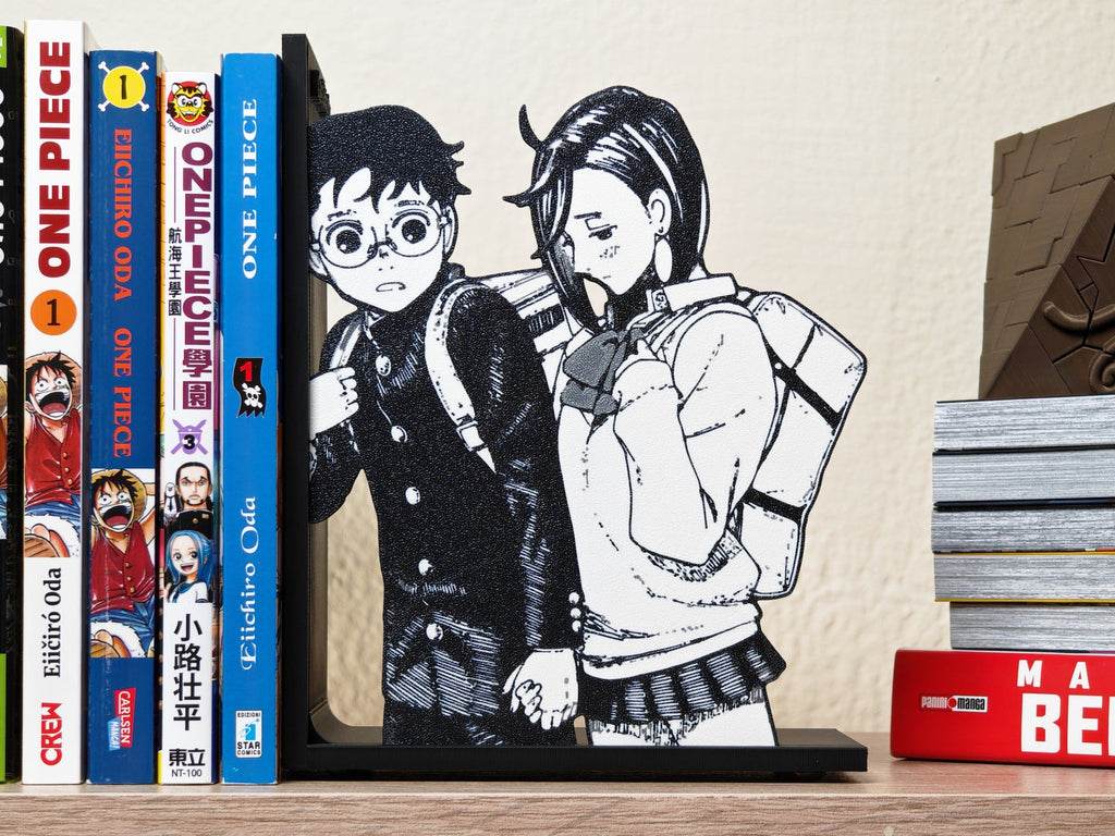 Sujetalibros de Momo y Okarun de la mano