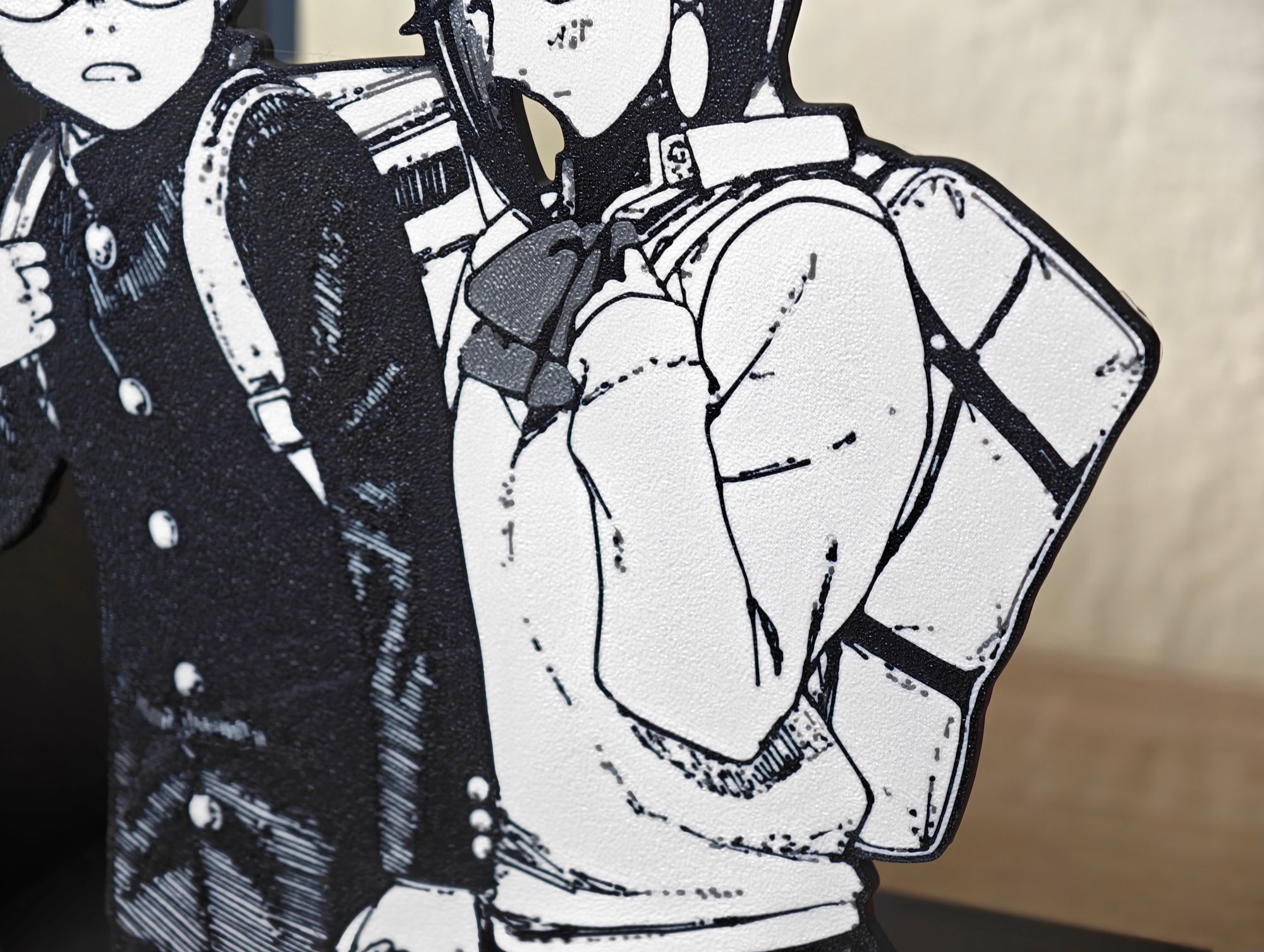 Sujetalibros de Momo y Okarun de la mano