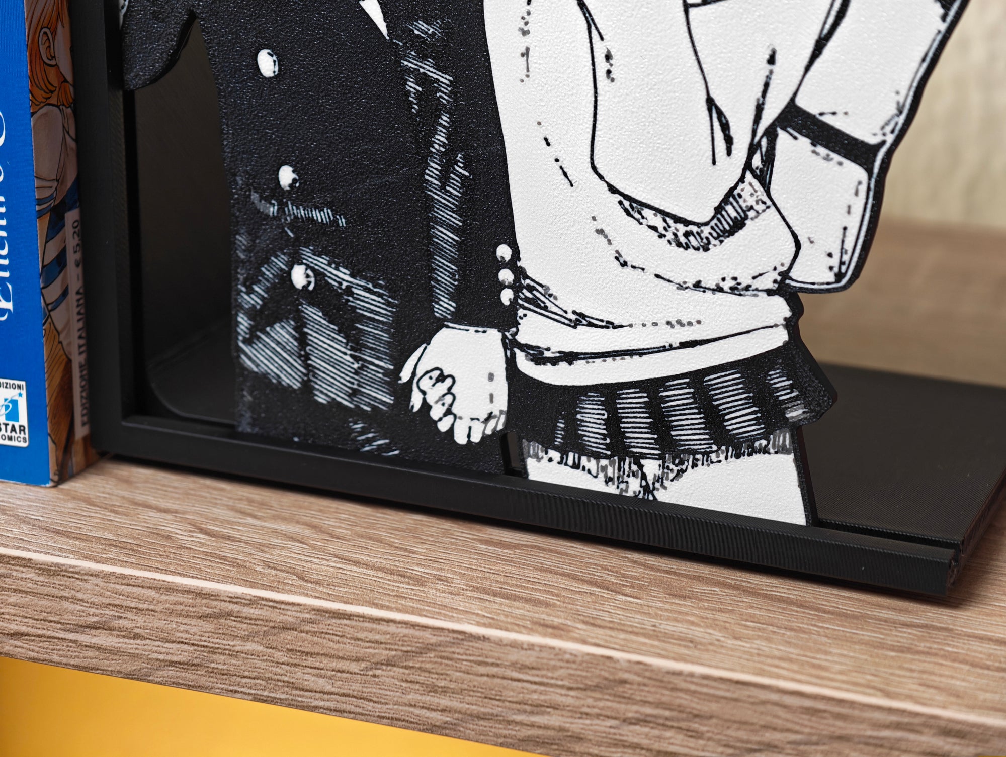 Sujetalibros de Momo y Okarun de la mano