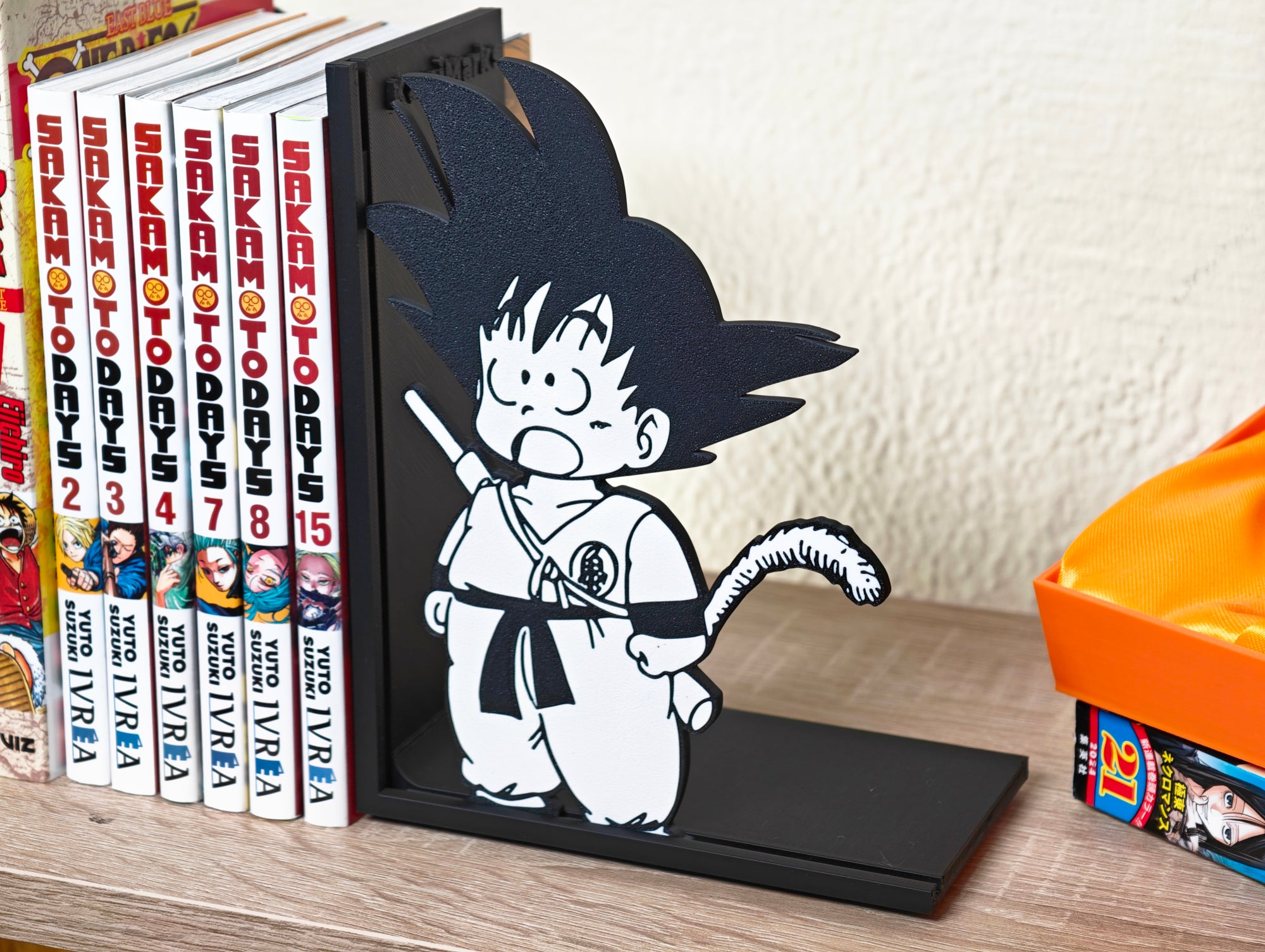 Sujetalibros de Goku flipando con tu biblioteca