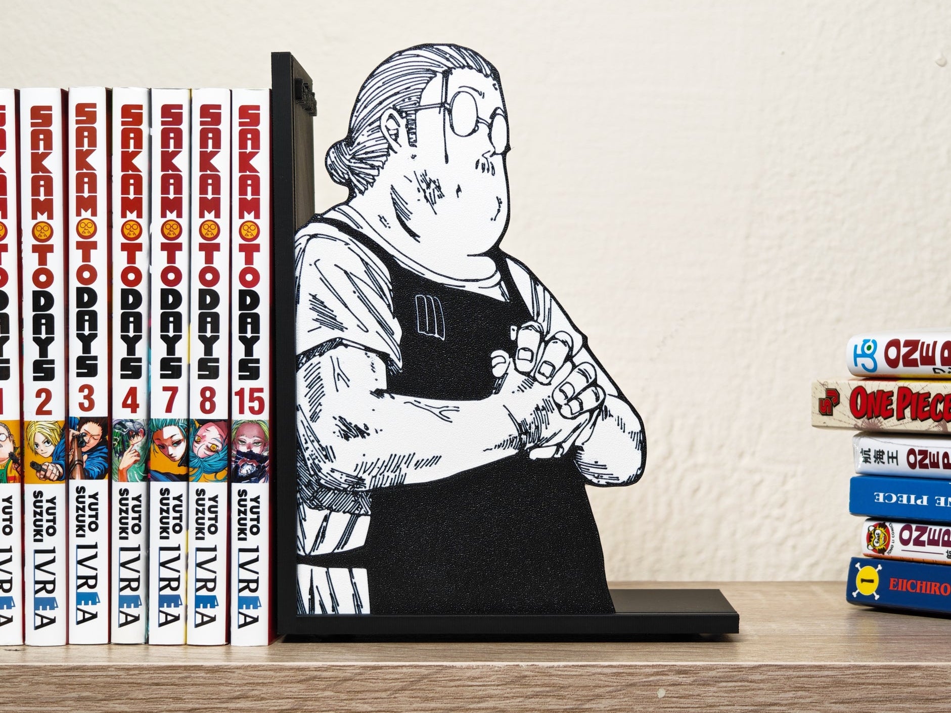 Sujetalibros de Sakamoto crujiéndose los dedos