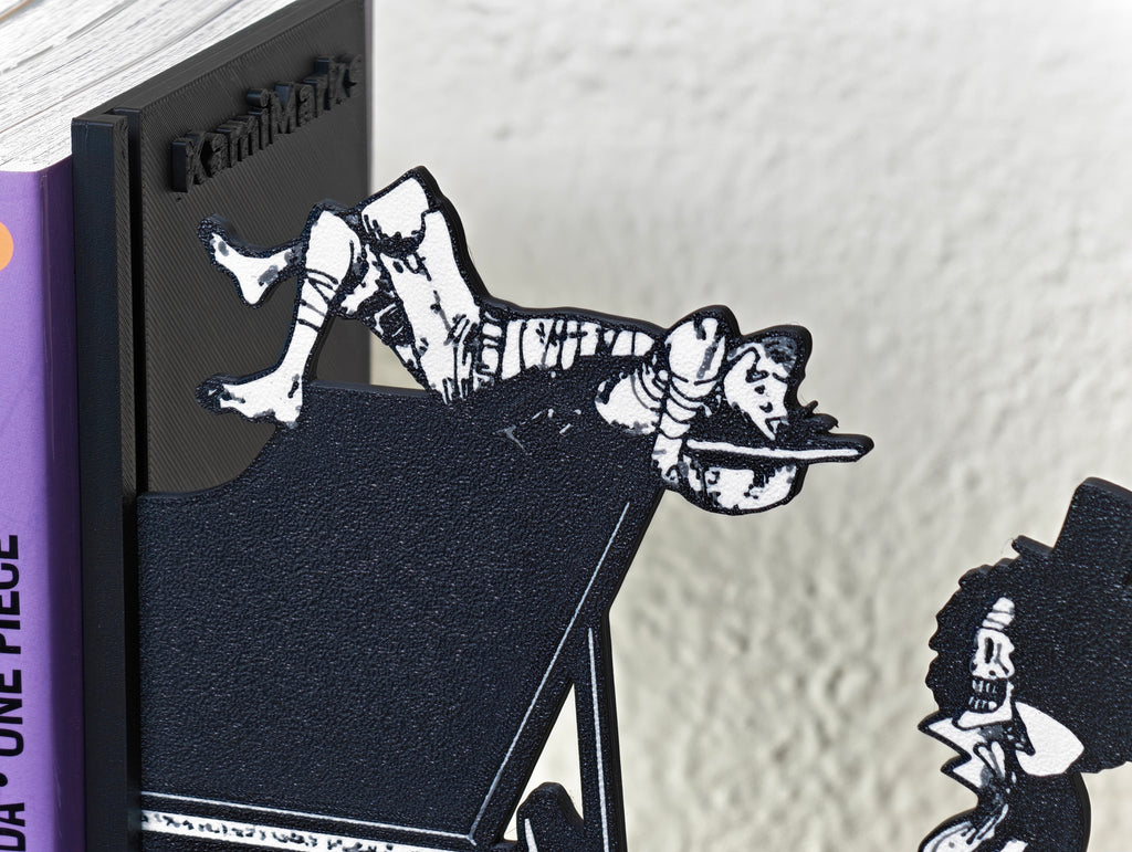 Sujetalibros de Luffy y Brook cantando el Sake de Binks