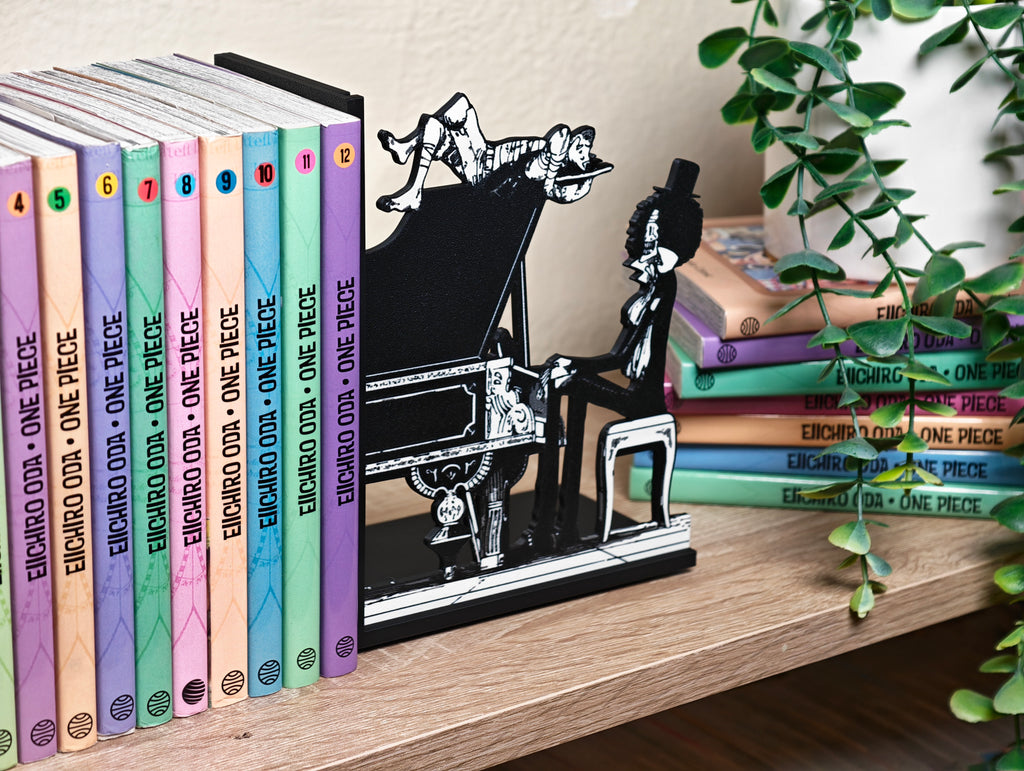 Sujetalibros de Luffy y Brook cantando el Sake de Binks