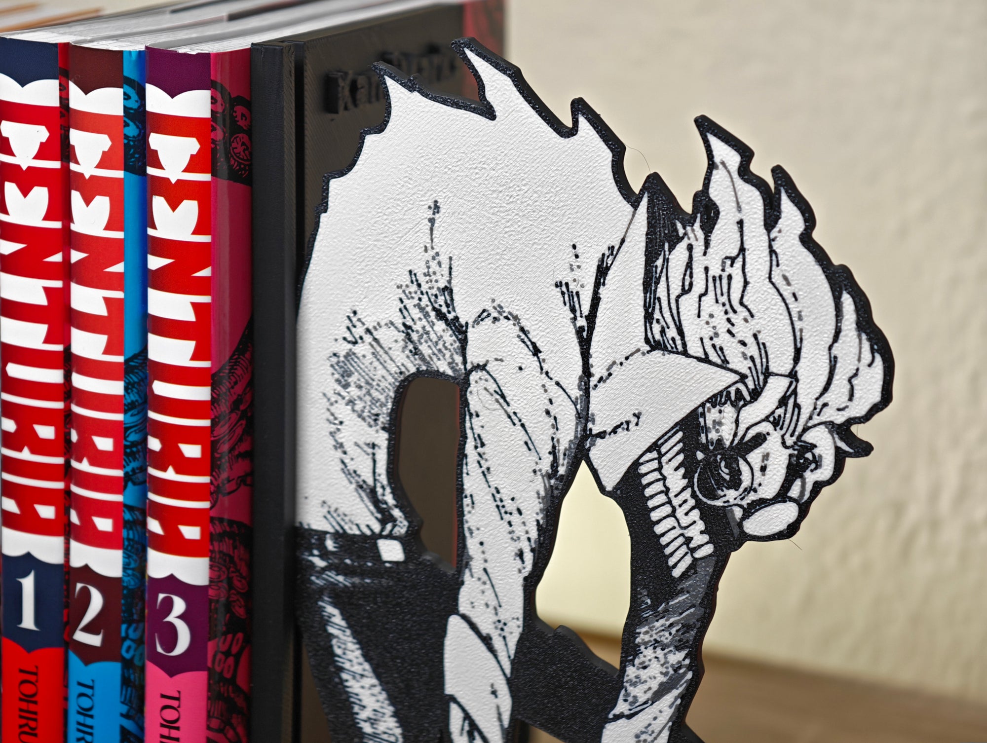 Sujetalibros de Okarun transformado