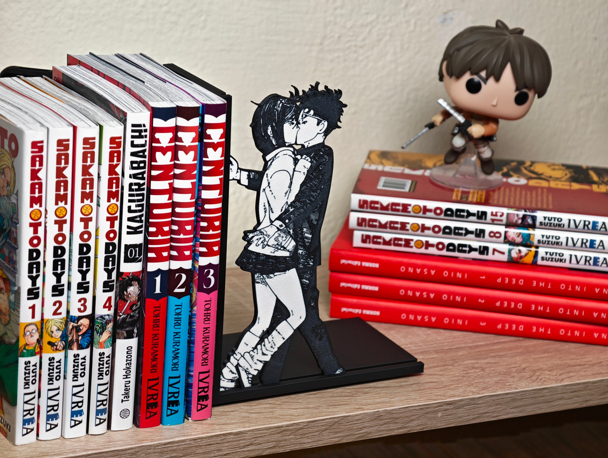 Sujetalibros del beso de Momo y Okarun