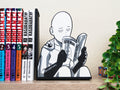 Sujetalibros de Saitama leyendo manga