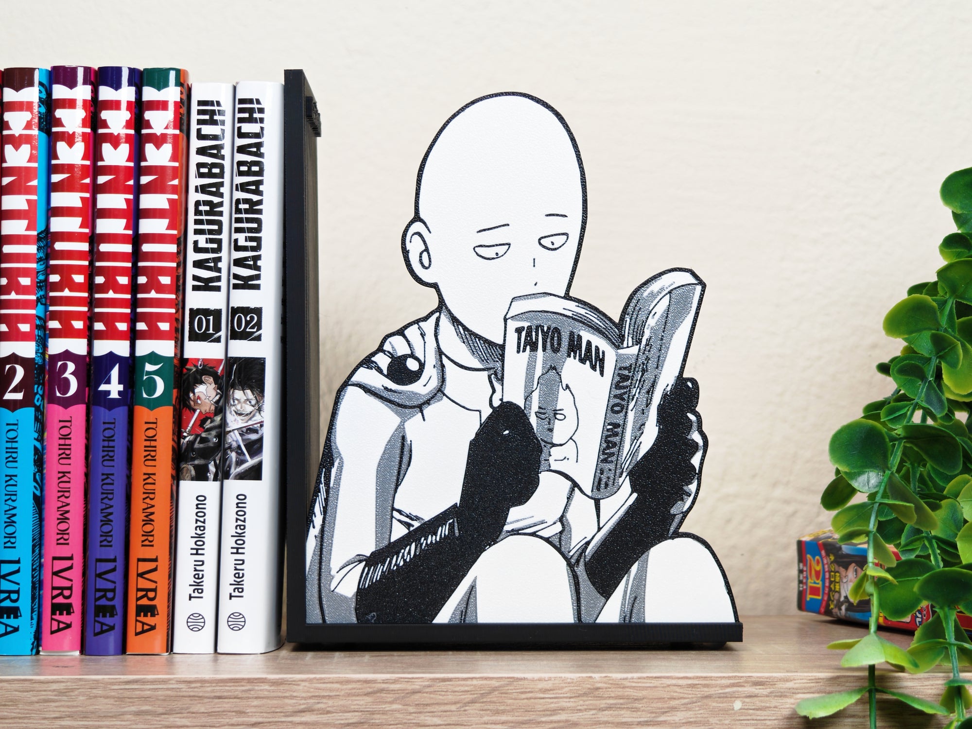 Sujetalibros de Saitama leyendo manga