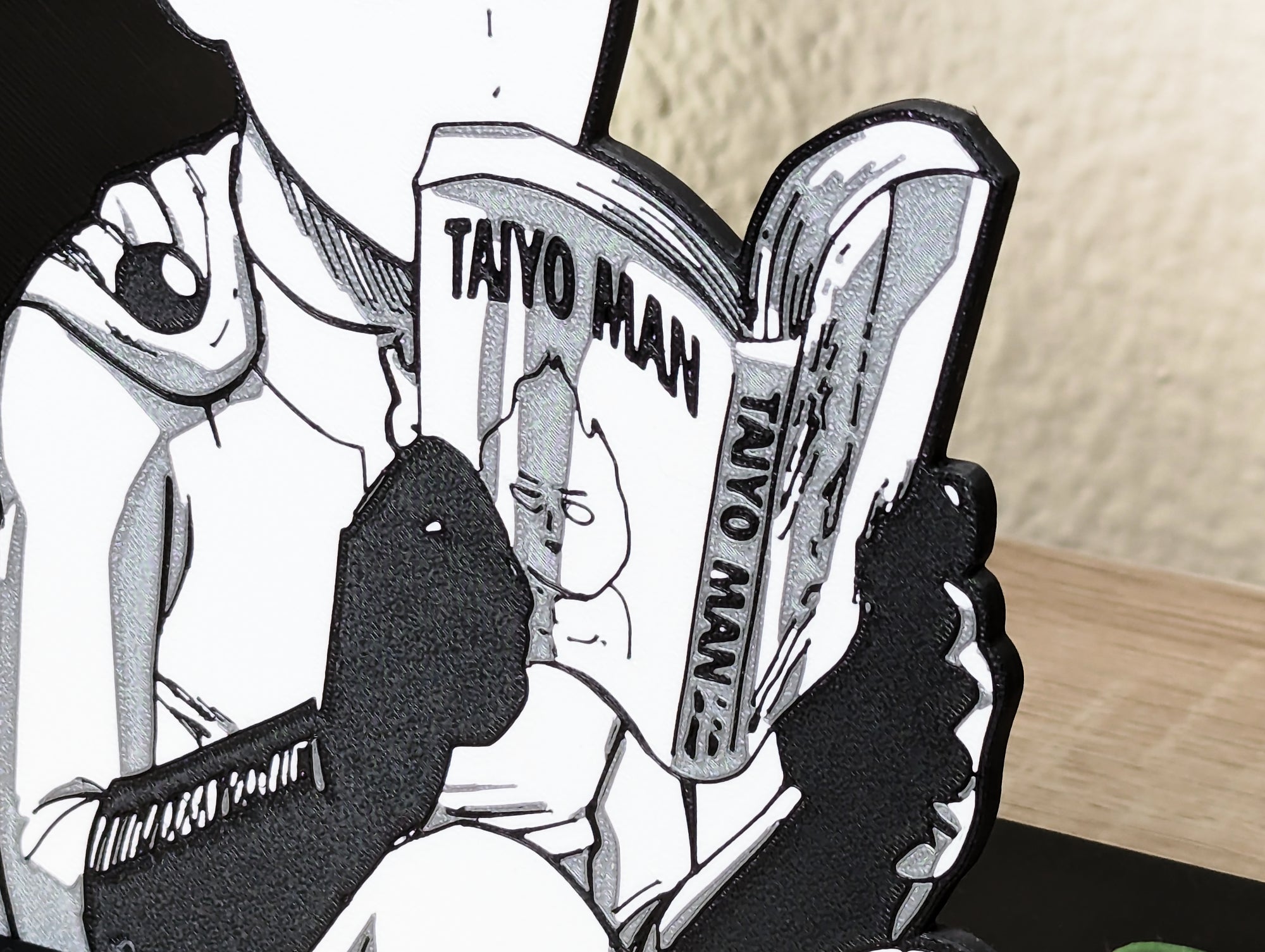 Sujetalibros de Saitama leyendo manga